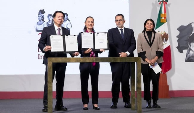 Claudia Sheinbaum firma decretos que mejoran las condiciones laborales del magisterio 